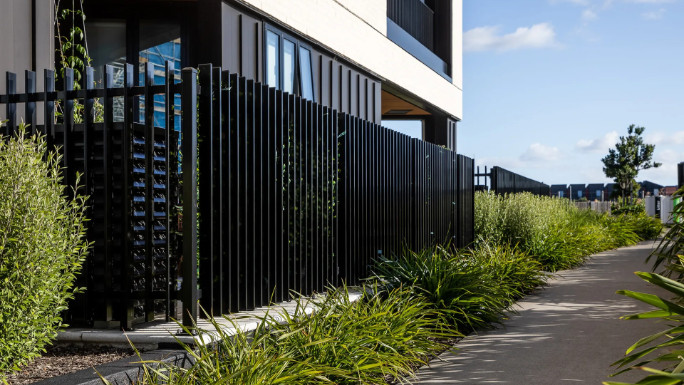 Vertical Finned Aluminum Fence Design