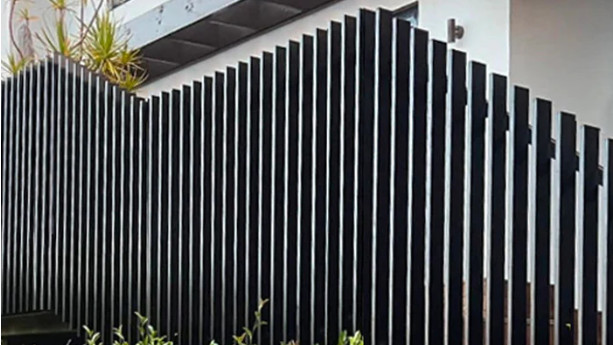 Aluminum Fence with Vertical Bars