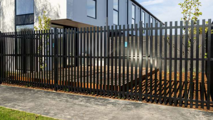 Modern Residential Aluminum Picket Fence